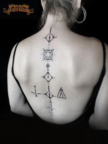 Le tatouage sacré : définition, symboles, exemples