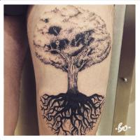 studio-tatouage-paris-tatoueuse-tatoueur-arbre-tree