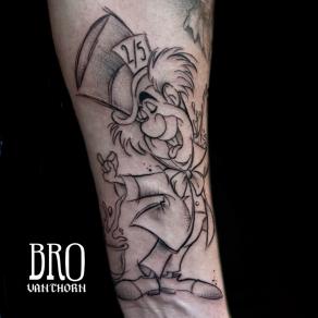 Le Chapelier fou d’Alice au pays des merveilles version Disney tatoué par Bro Vanthorn