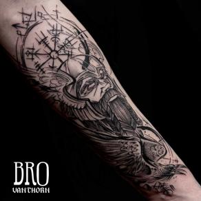 Composition viking tatouée par Bro Vanthorn