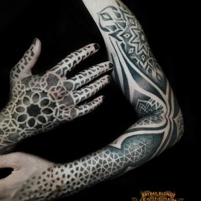 Deuxième bras tatoué par Baybay Blondy après cicatrisation du premier