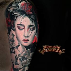 Barbara Rosendo, tatoueuse à Paris - Portrait d’une geisha ponctué de touches rouges