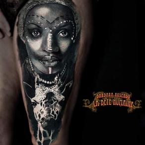 Barbara Rosendo, tatoueuse à Paris - Girafe et portrait de femme d’inspiration Massaï