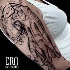 Tatouage sketchy de poulpe réalisé par Bro Vanthorn