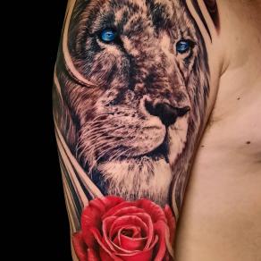 12-moka-tatoueur-paris-realiste-style-realisme-tatouage-tattoo-rose-lion