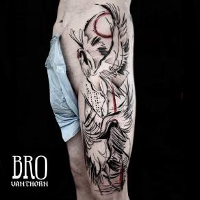 Duo de grues graphique tatoué par Bro Vanthorn