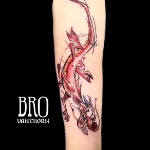 Mushu, dragon confident de Mulan, tatoué par Bro Vanthorn