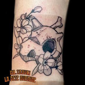 Peter Galt, tatoueur à Paris - Tattoo inspiré du pokémon Osselait