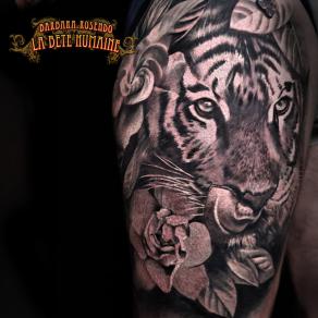 meilleure-tatoueuse-paris-barbara-rosendo-tatouage-tattoo-tigre-fleurs