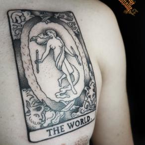 tatoueuse-guest-paris-baybay-blondy-tatouage-tattoo-monde-tarot