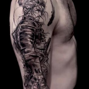 Bro Vanthorn, tatoueur à Paris - Ronin (samouraï) sketchy tatoué en noir et gris