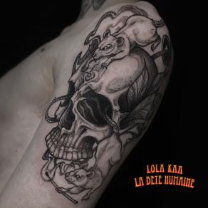 Lola Kaa, tatoueuse à Paris - Duo de rats ayant pris possession d’un crâne