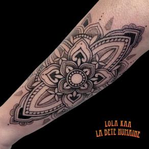 Lola Kaa, tatoueuse à Paris - Tatouage d’inspiration mandala