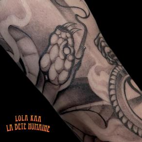 Lola Kaa, tatoueuse à Paris - Tatouage d’Apopis, serpent maléfique de la mythologie de l’Égypte antique