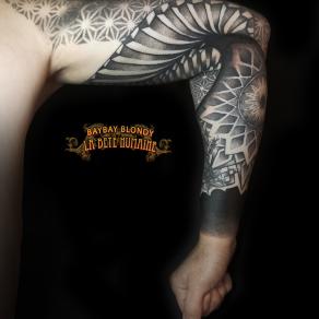 tatoueuse-guest-paris-baybay-blondy-tatouage-tattoo-geometrique