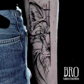 Bro Vanthorn, tatoueur à Paris - Demi-tête de renard graphique
