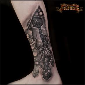 meilleur-tatoueur-paris-pierre-gilles-romieu-tatouage-cheville-biomecanique-tattoo