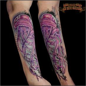 meilleur-tatoueur-paris-pierre-gilles-romieu-tatouage-meduse-violet-new-school-tattoo