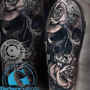 meilleure-tatoueuse-paris-barbara-rosendo-tatouage-roses-crane-croix-celtique-tattoo