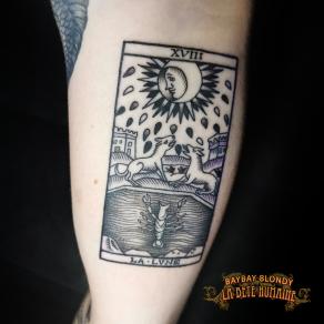 tatoueuse-guest-paris-baybay-blondy-tatouage-tattoo-tarot-lune